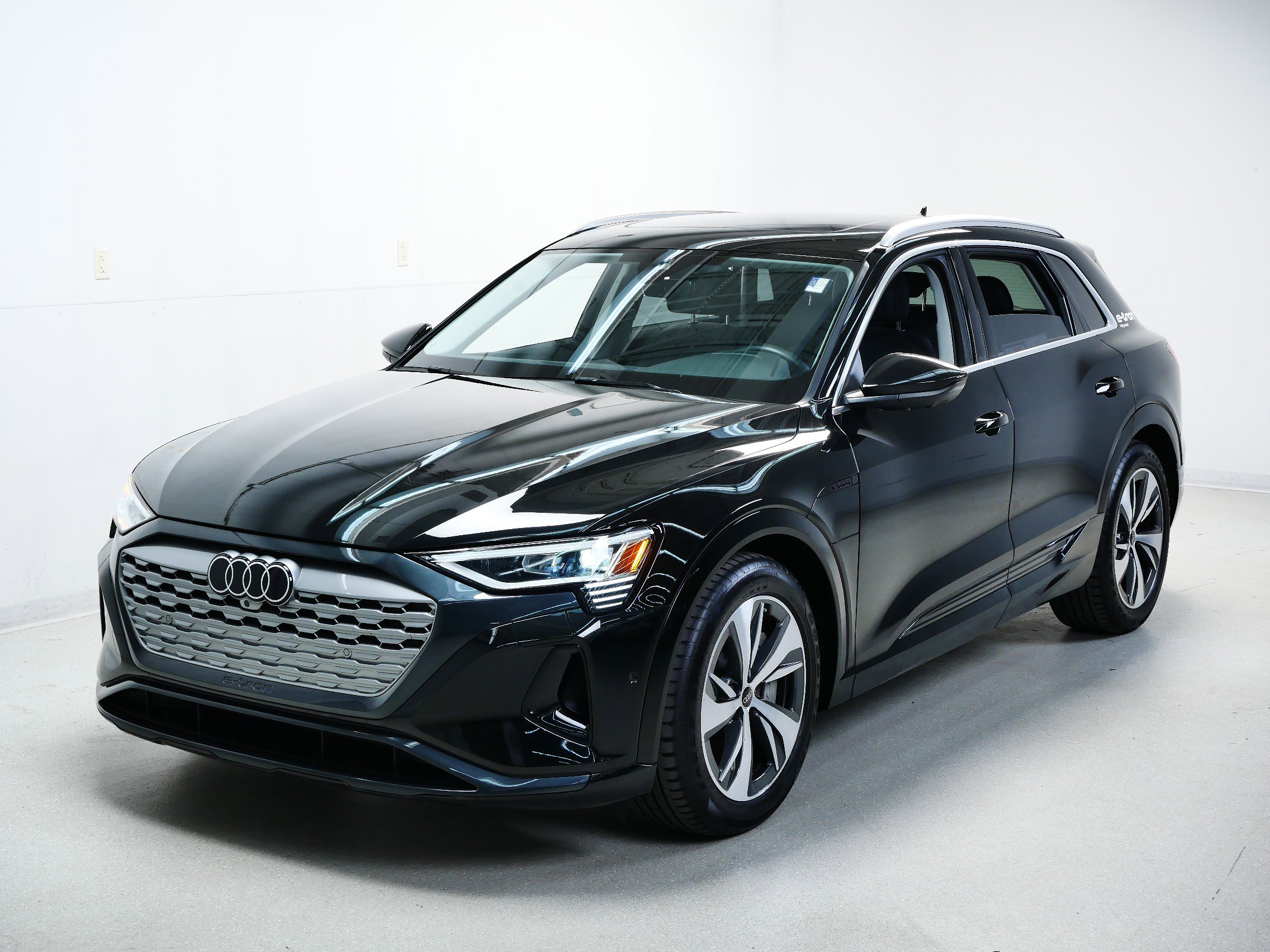 2024 Audi Q8 E-tron Premium Plus photo 6