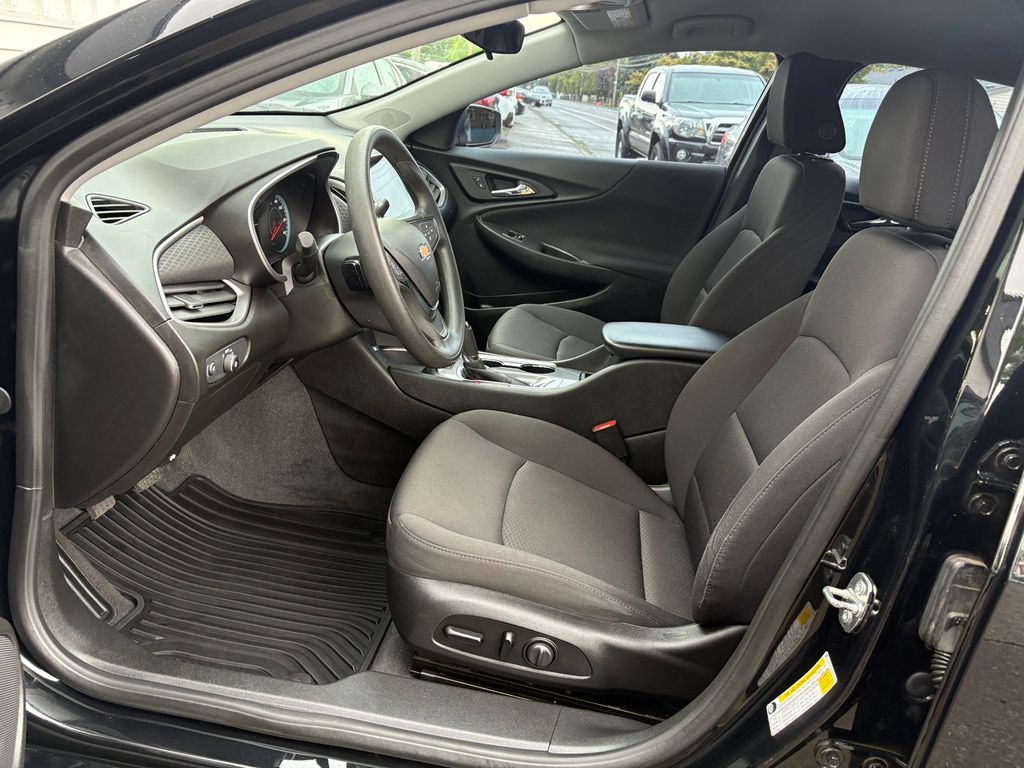 2020 Chevrolet Malibu LS photo 14