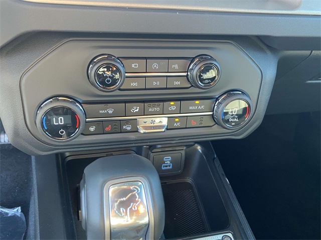 2025 Ford Bronco Outer Banks photo 12