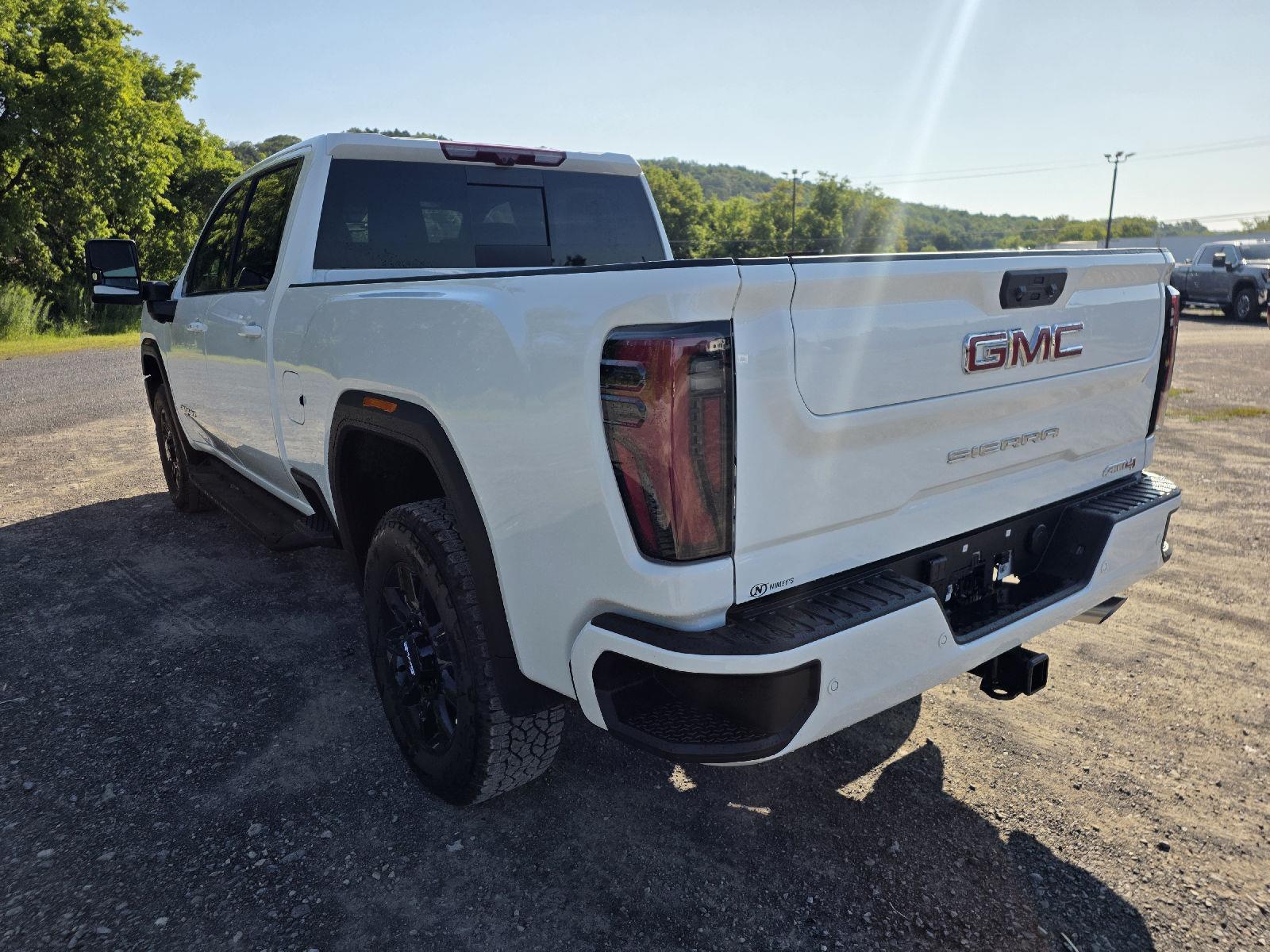 2025 Gmc Sierra 2500 HD AT4 photo 3