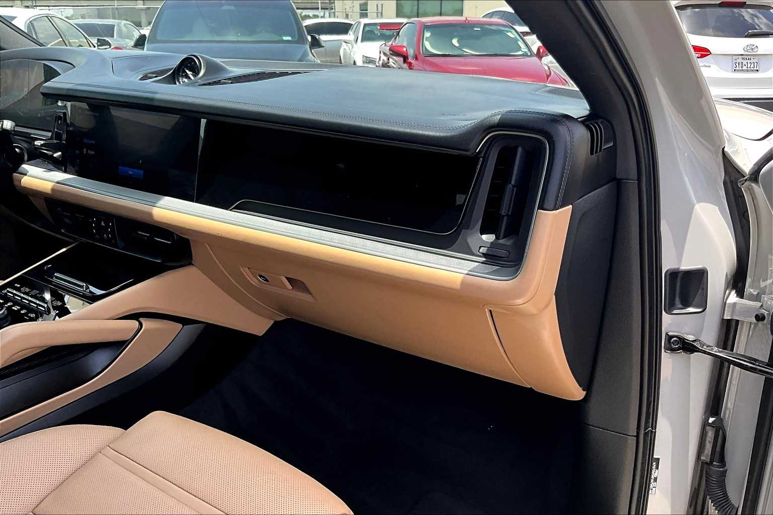 2024 Porsche Cayenne Coupe photo 30