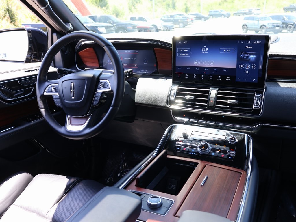 2024 Lincoln Navigator L Standard photo 15