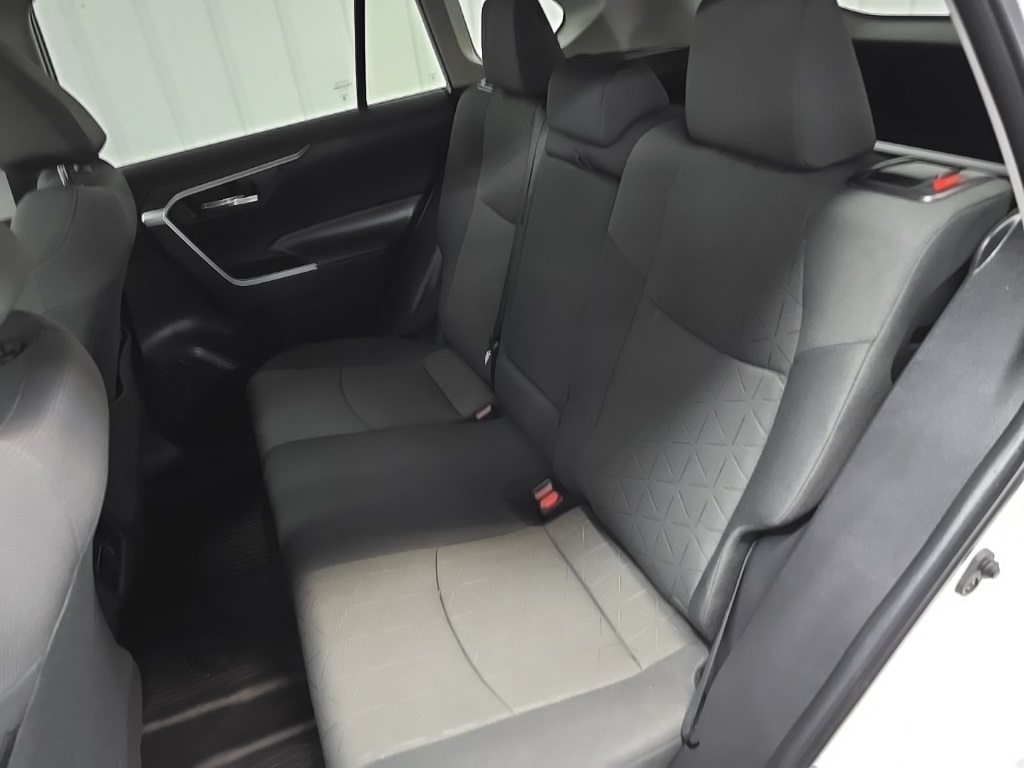 2022 Toyota RAV4 XLE photo 32