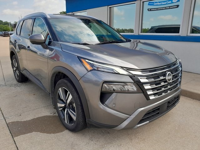 2024 Nissan Rogue SL photo 2