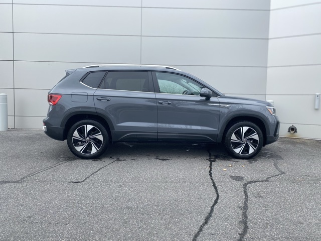 2024 Volkswagen Taos SE photo 4