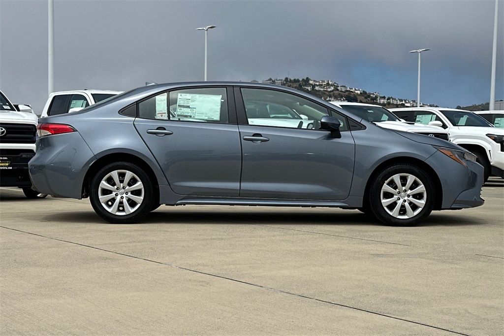 2025 Toyota Corolla LE photo 3