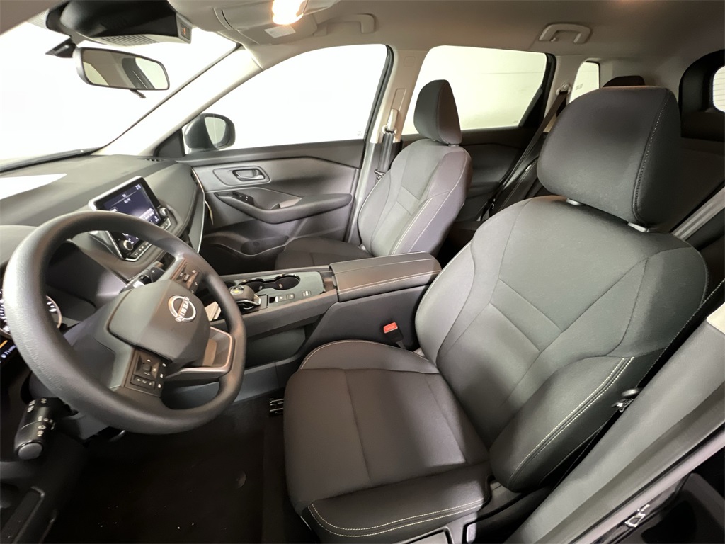 2025 Nissan Rogue S photo 13
