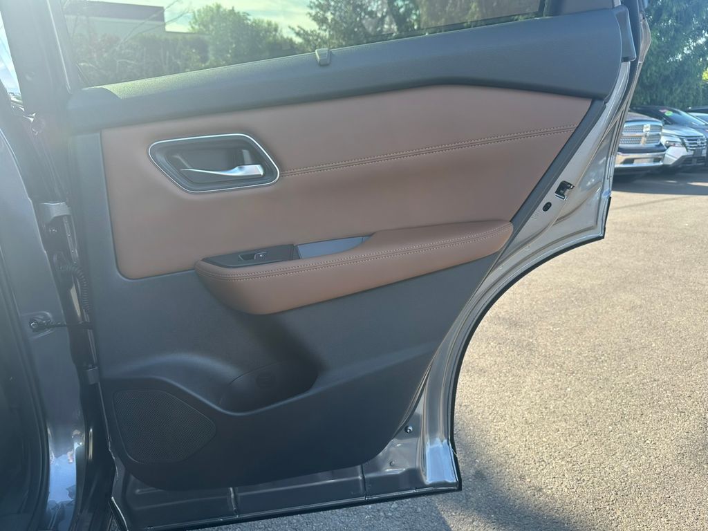 2026 Nissan Rogue Platinum photo 26