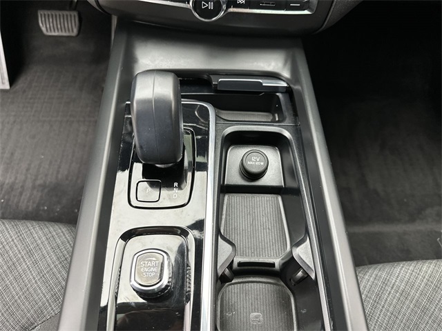 2023 Volvo XC60 B5 Core photo 12