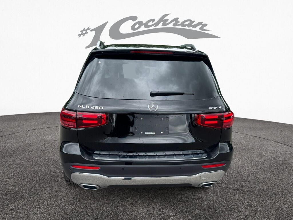 2025 Mercedes Benz GLB 250 4MATIC photo 4