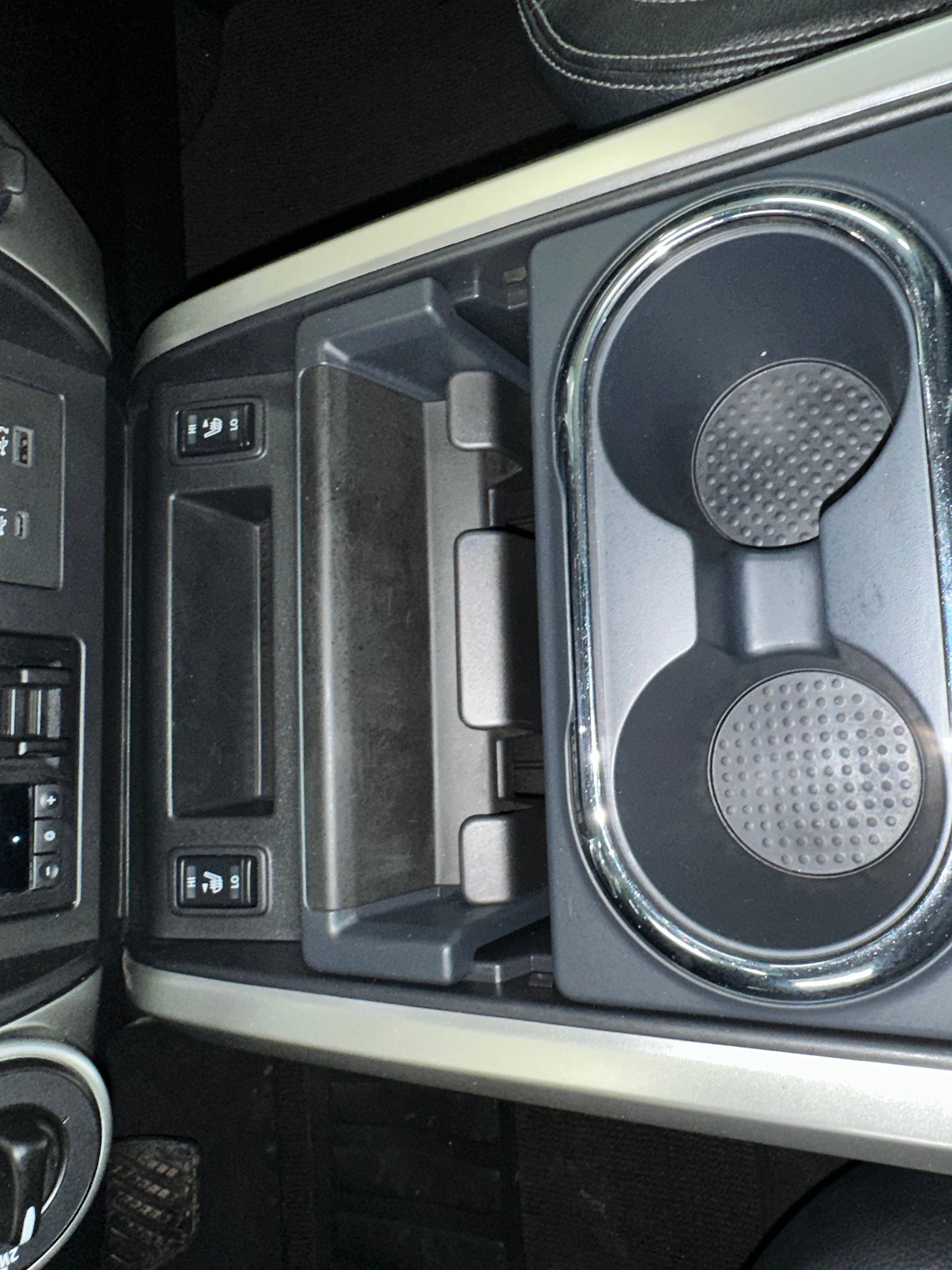 2021 Nissan Titan SL photo 4