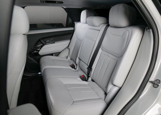 2024 Land Rover Range Rover Sport SE photo 4