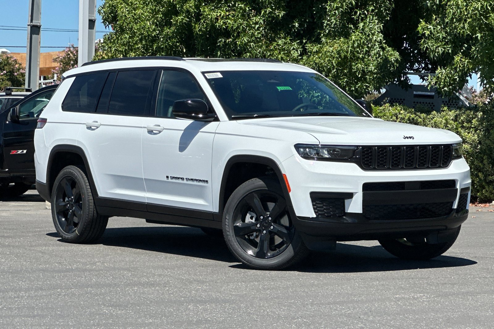 2025 Jeep Grand Cherokee Altitude X photo 2
