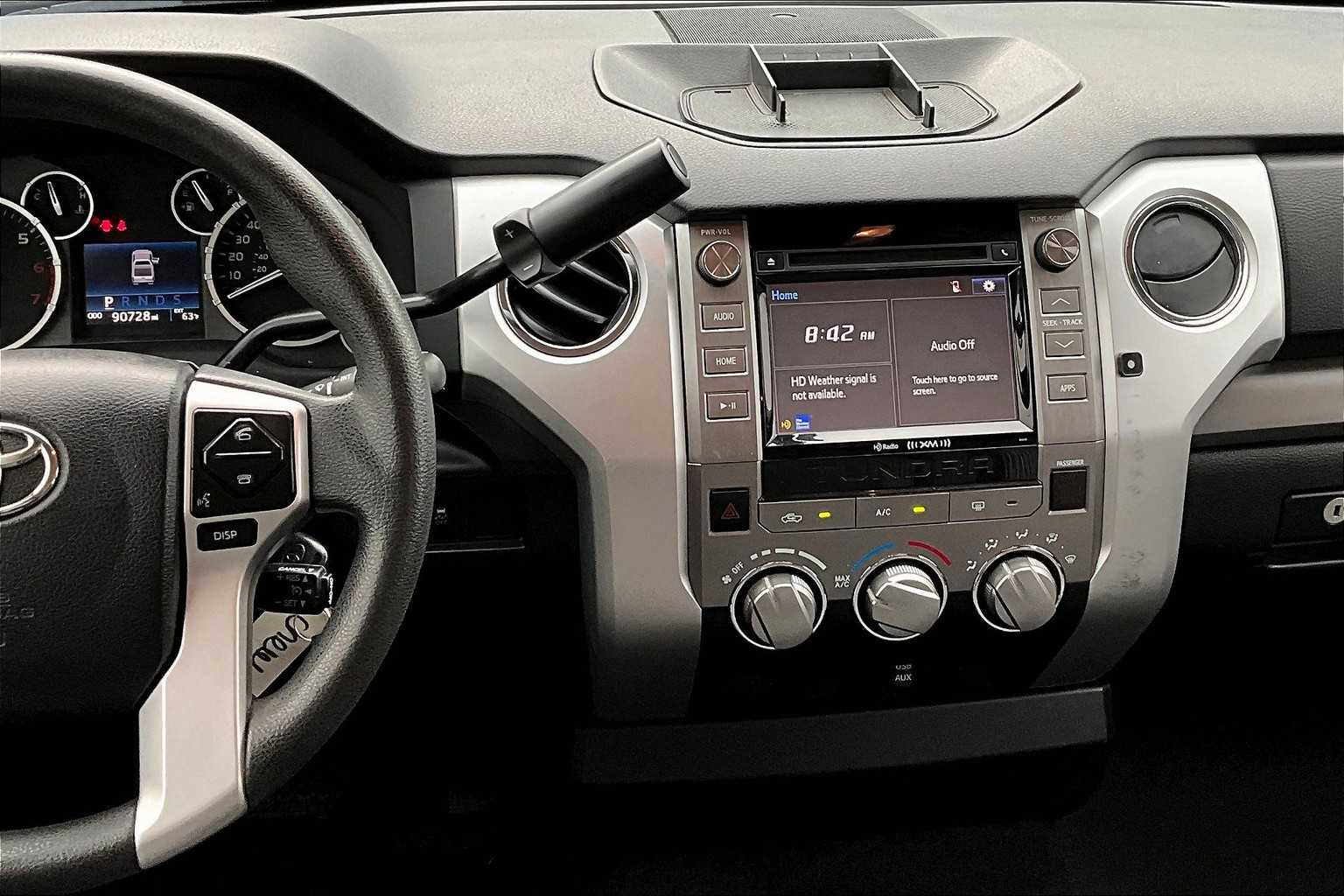 2017 Toyota Tundra SR5 photo 6
