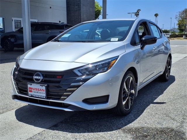 2025 Nissan Versa SR photo 3