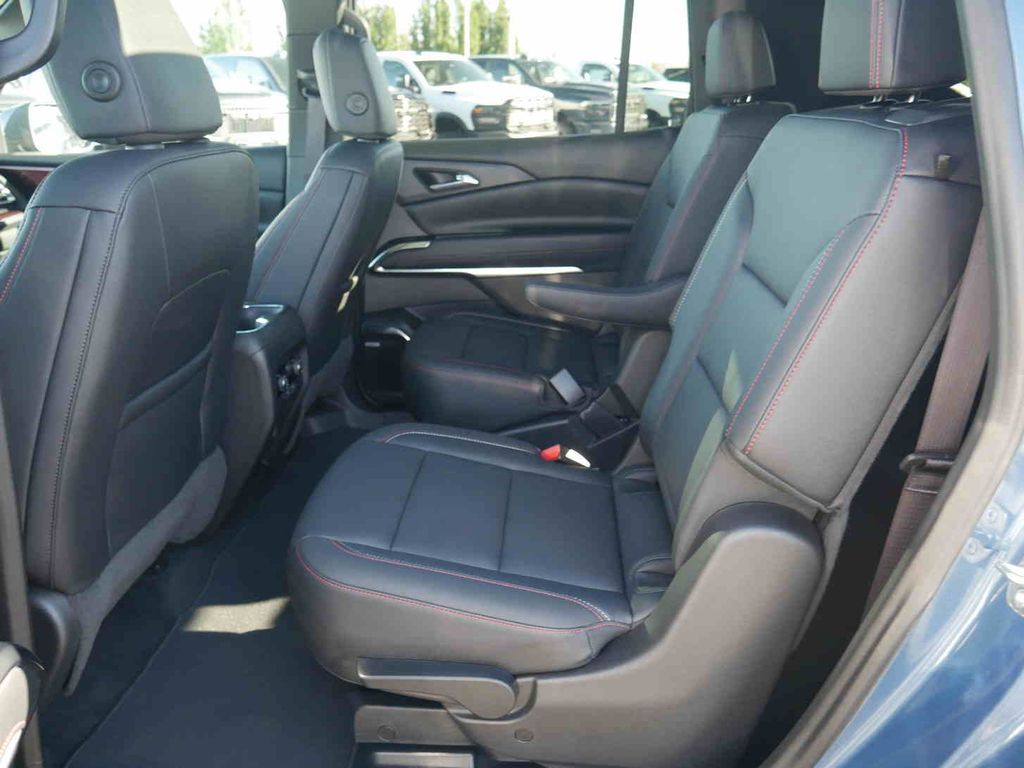 2024 Chevrolet Traverse Z71 photo 12