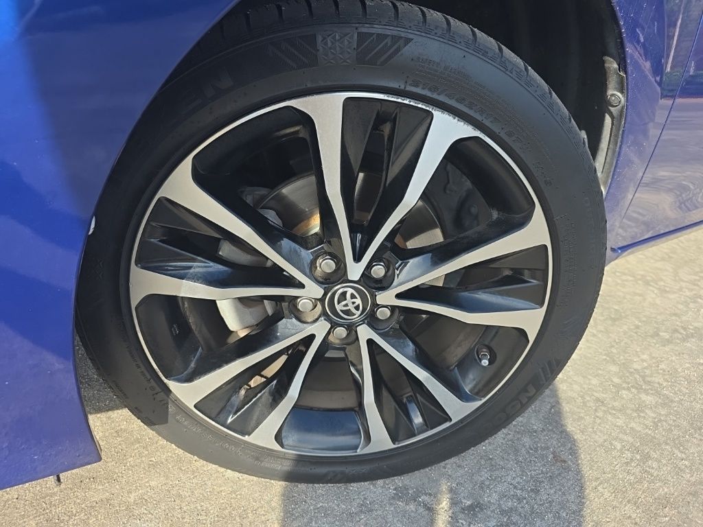 2017 Toyota Corolla L photo 2