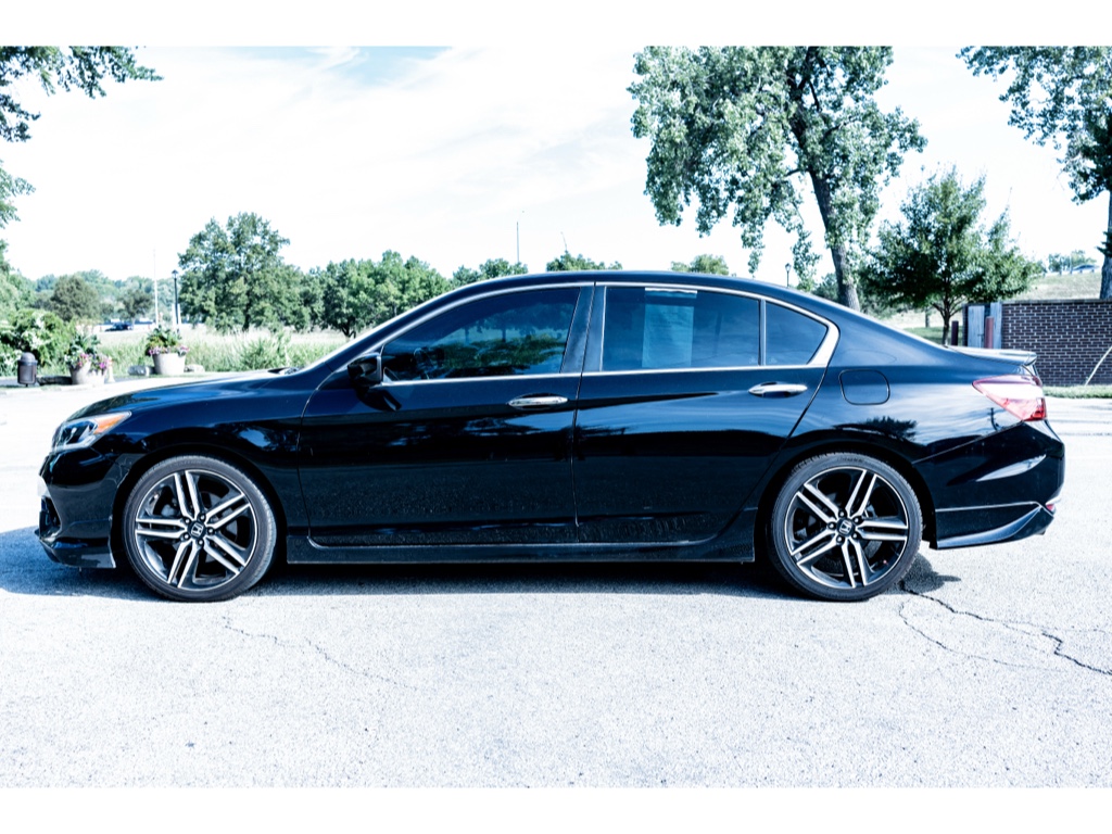 Used 2017 Honda Accord Sport with VIN 1HGCR2F52HA259579 for sale in Kansas City