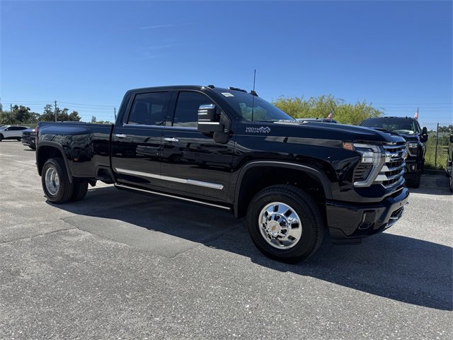 2026 Chevrolet Silverado 3500HD High Country photo 2