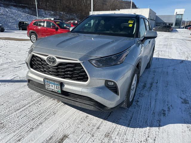 2024 Toyota Highlander LE photo 3