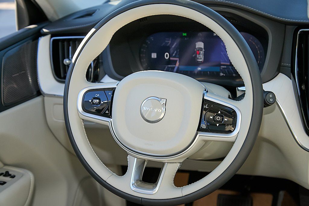 2026 VOLVO XC60 - Image 22