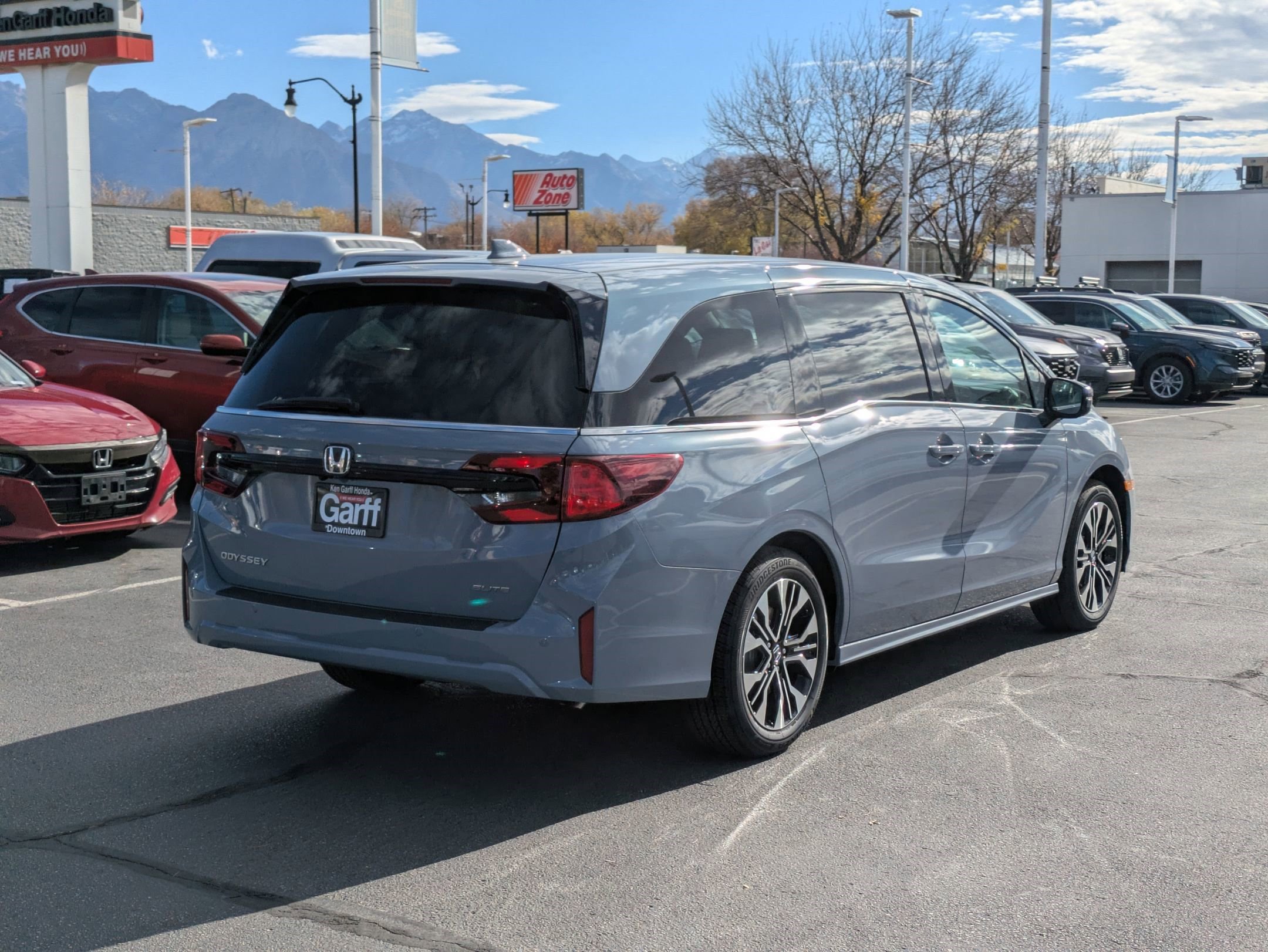 2026 Honda Odyssey Elite photo 3