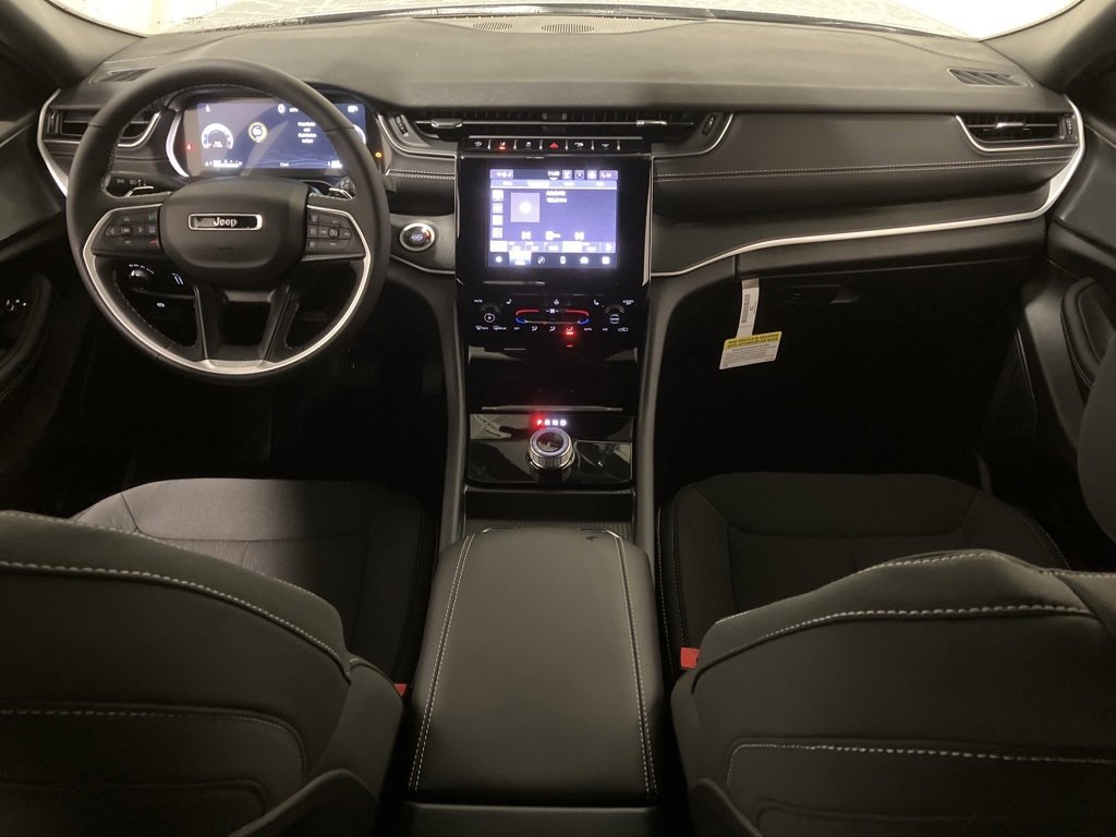 2025 Jeep Grand Cherokee Laredo X photo 2