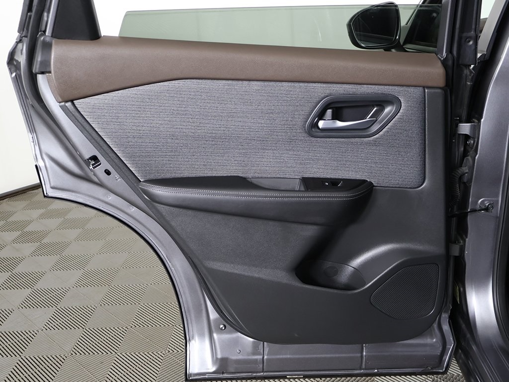 2022 Nissan Rogue SV photo 19