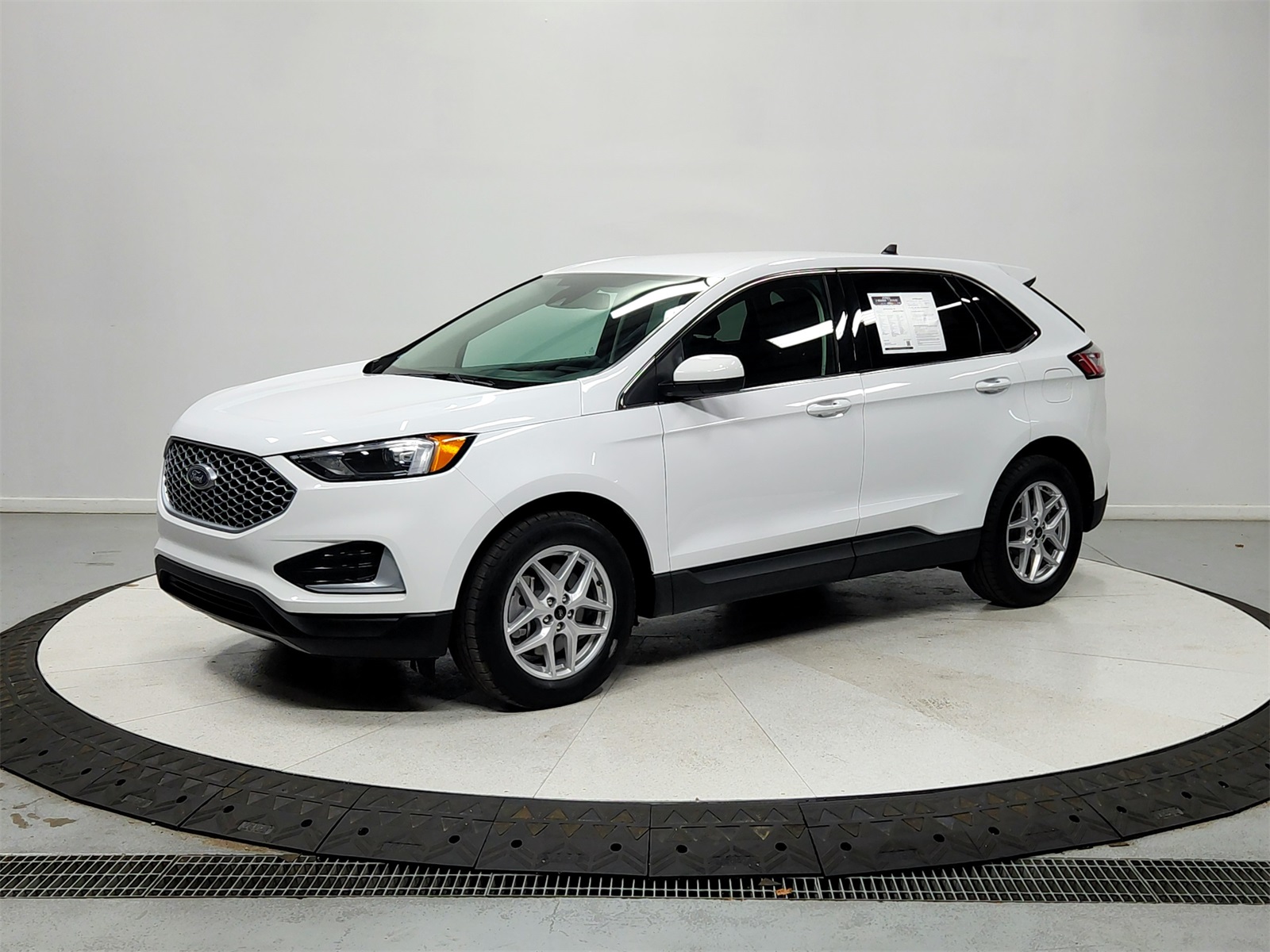 2024 Ford Edge SEL photo 3