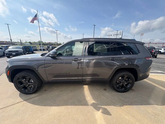 2025 Jeep Grand Cherokee Limited photo 2