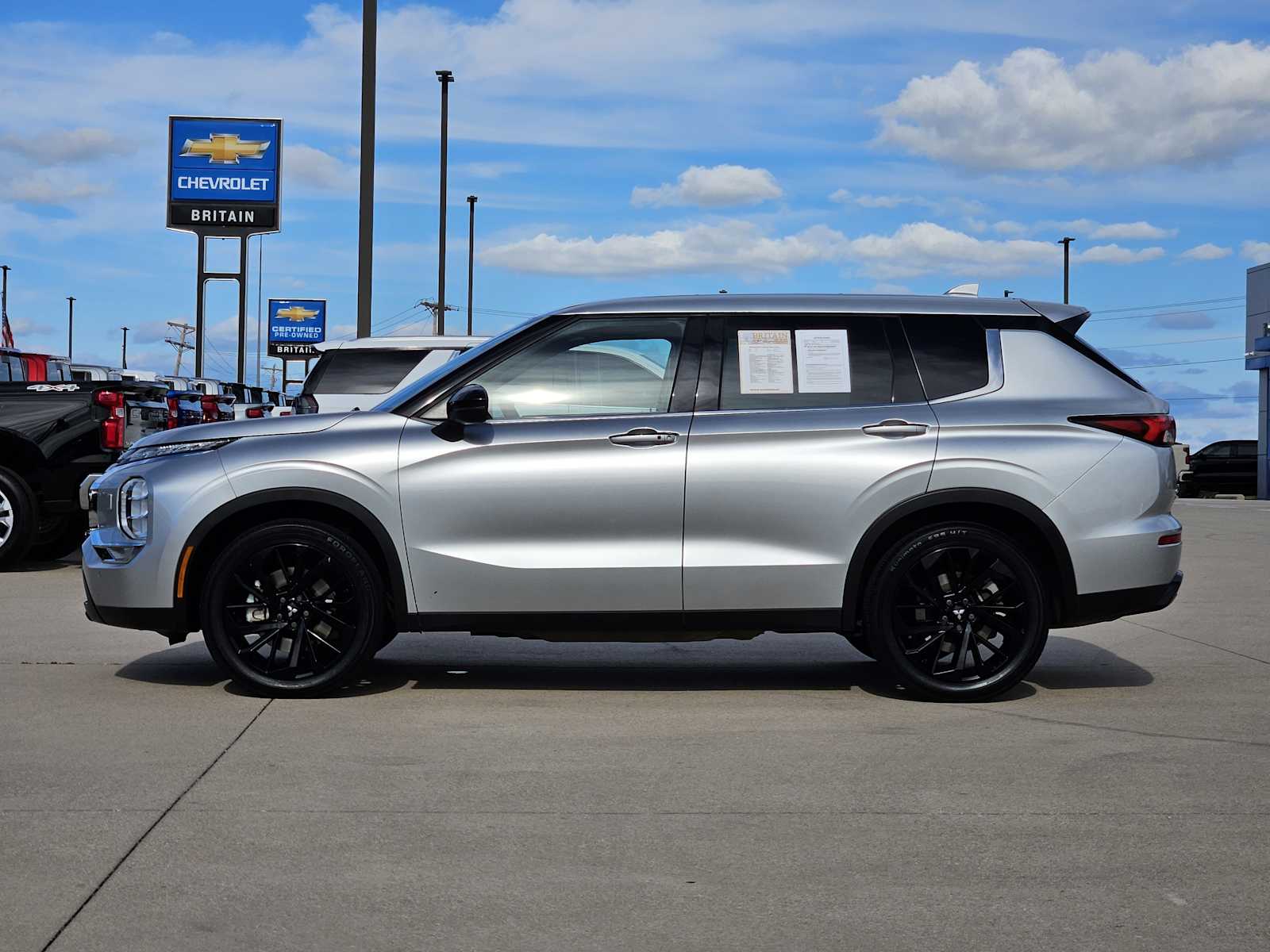 2022 Mitsubishi Outlander Black Edition photo 10