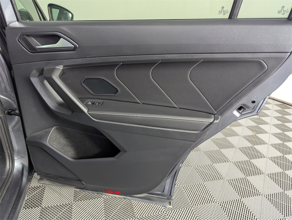 2022 Volkswagen Tiguan SE photo 27