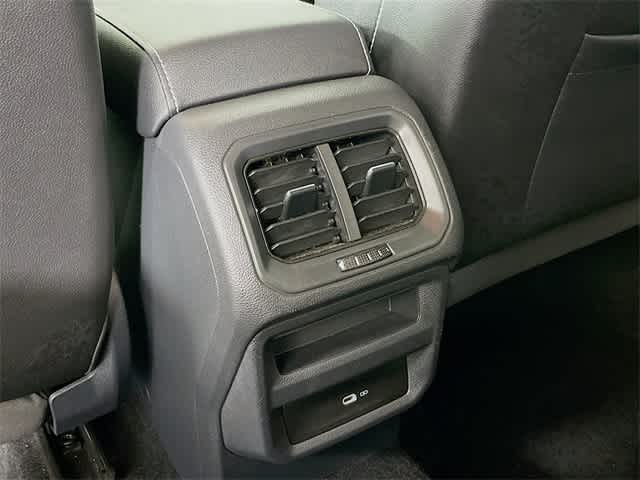 2022 Volkswagen Taos SE photo 24