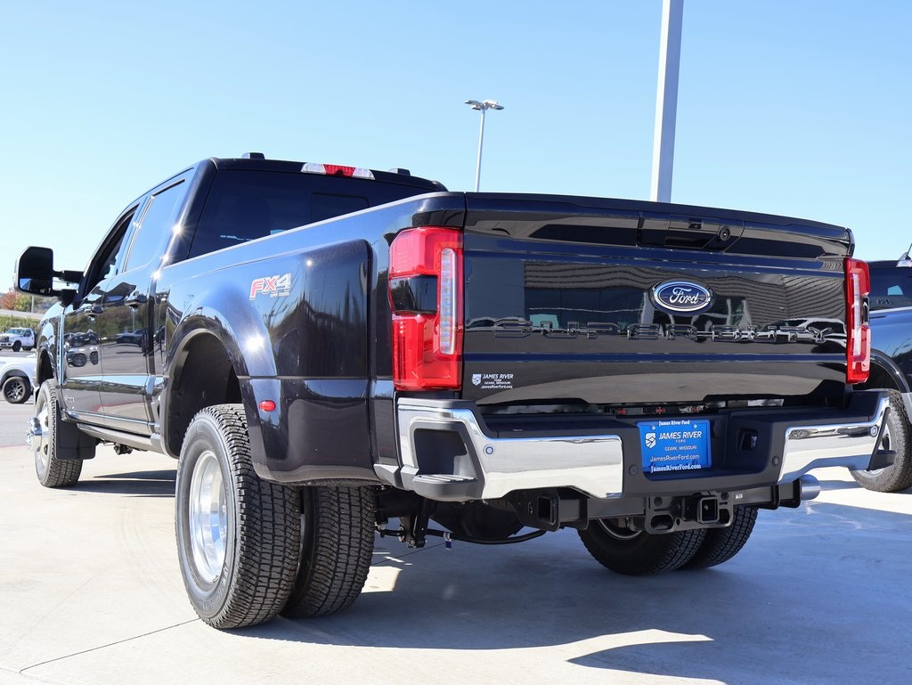 2025 Ford F-350 Lariat photo 3