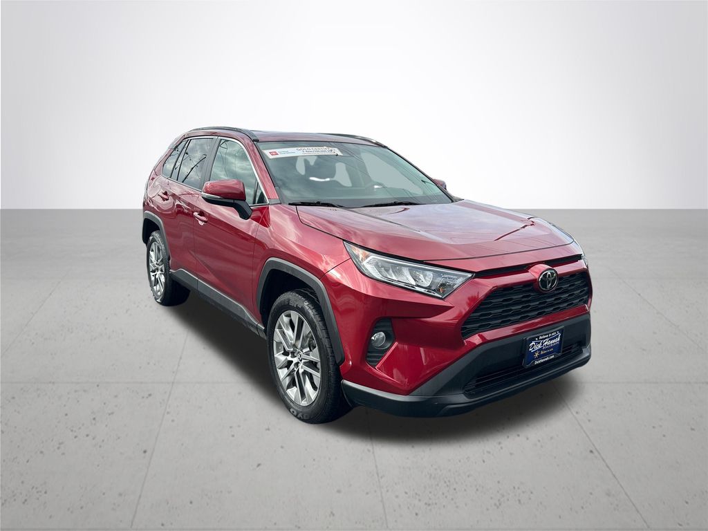 2021 Toyota RAV4 XLE Premium photo 3