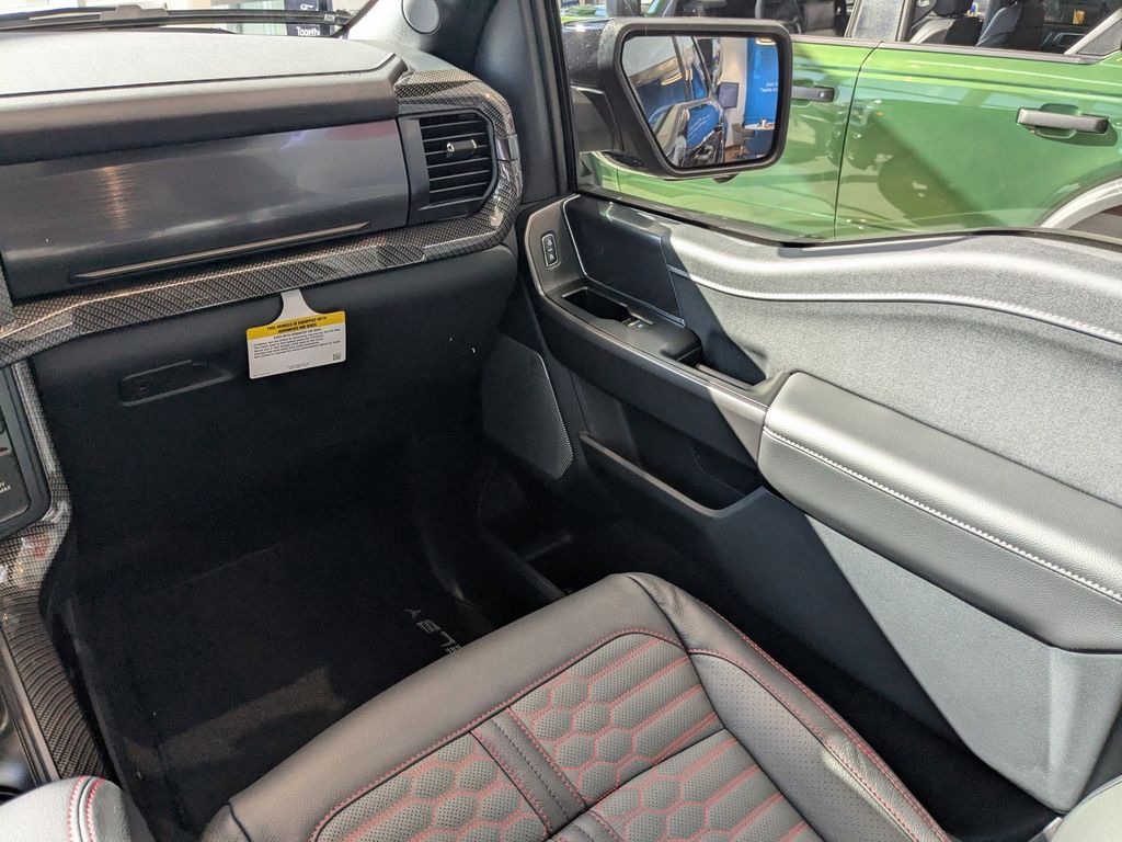 2025 Ford F-150 Lariat photo 6