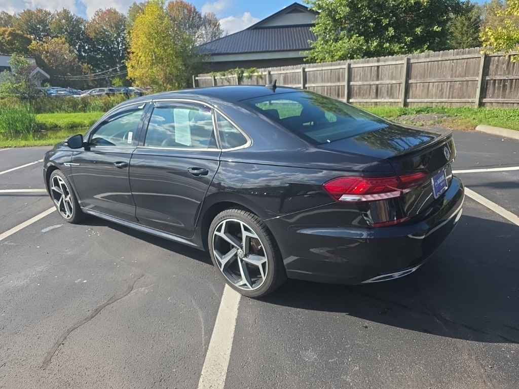 2020 Volkswagen Passat 2.0T R-Line photo 2