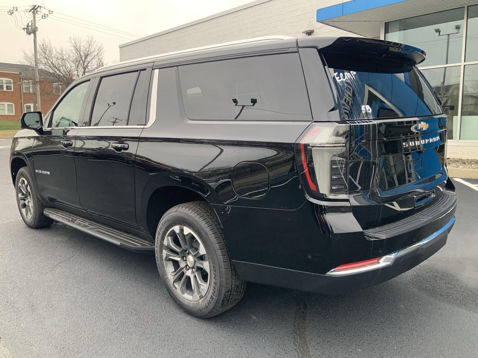 2026 Chevrolet Suburban LT photo 4