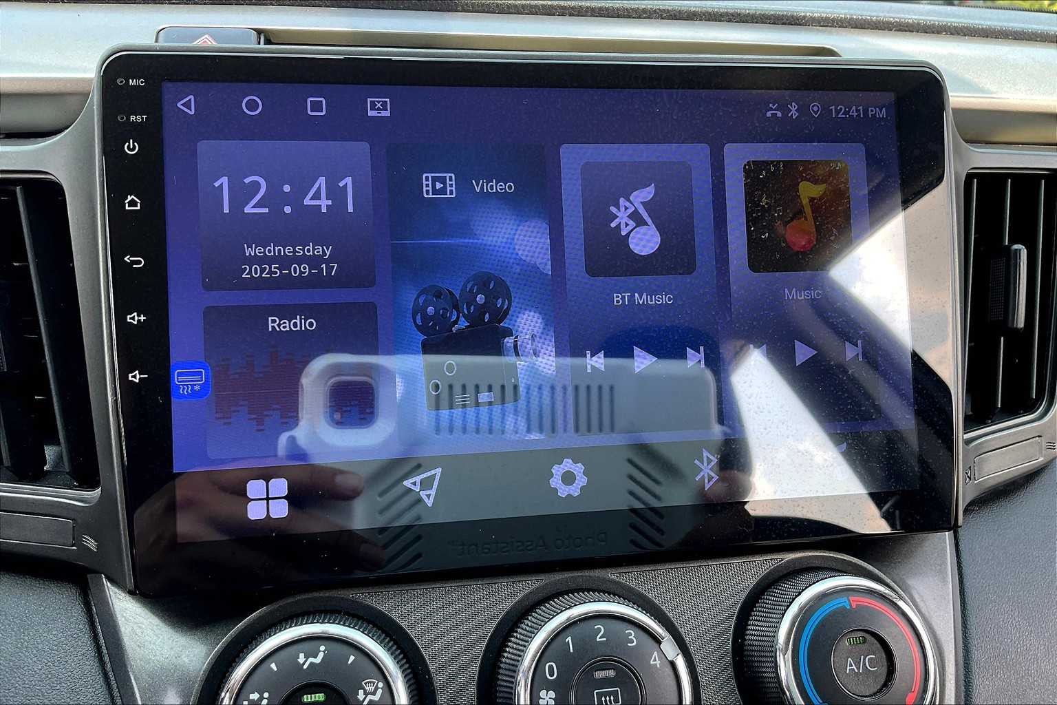2015 Toyota RAV4 LE photo 30