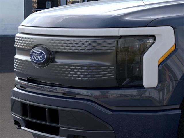 2025 Ford F-150 Lightning XLT photo 17