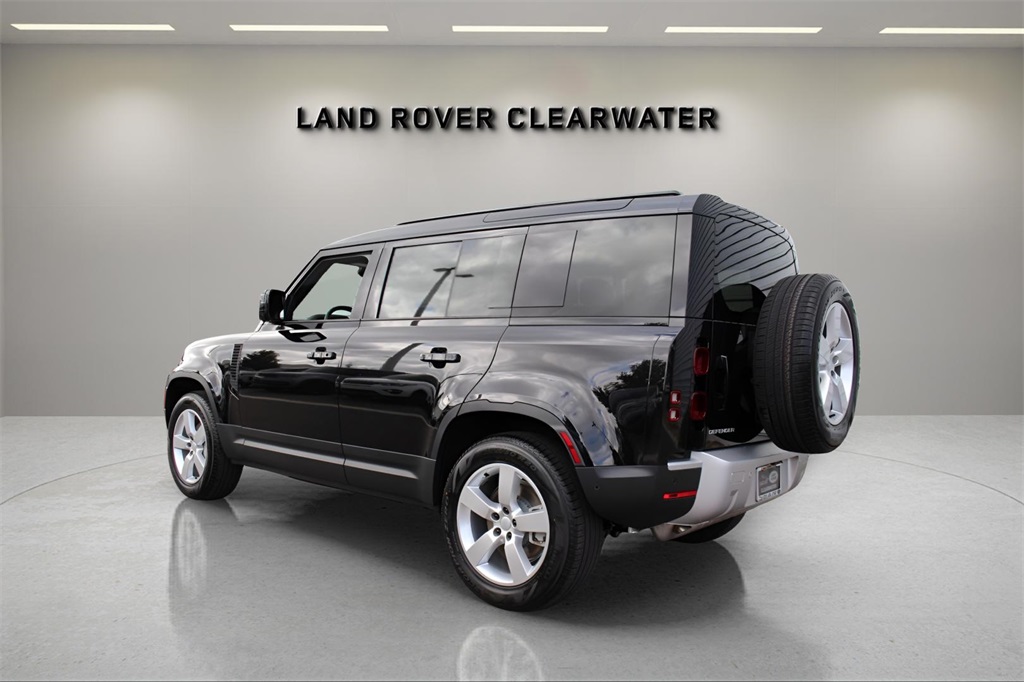 2025 Land Rover Defender 110 S photo 2