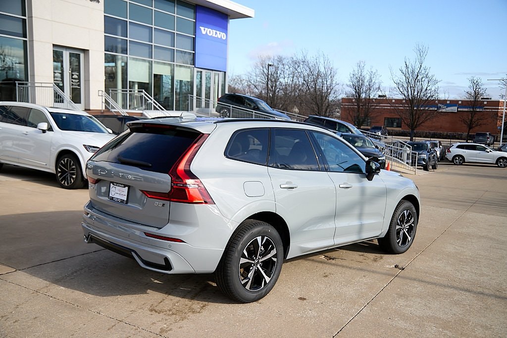 2026 VOLVO XC60 - Image 8