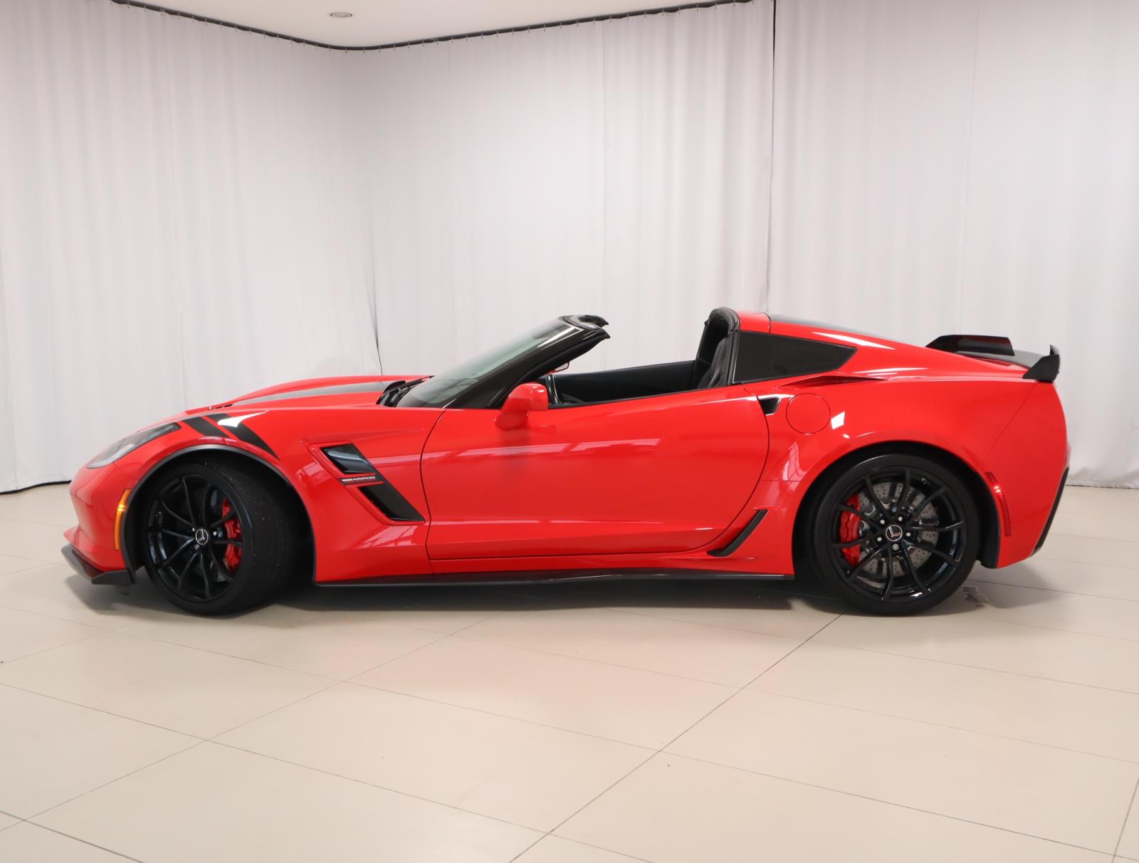 2017 Chevrolet Corvette Grand Sport 2LT photo 3