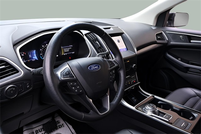 2020 Ford Edge SEL photo 2