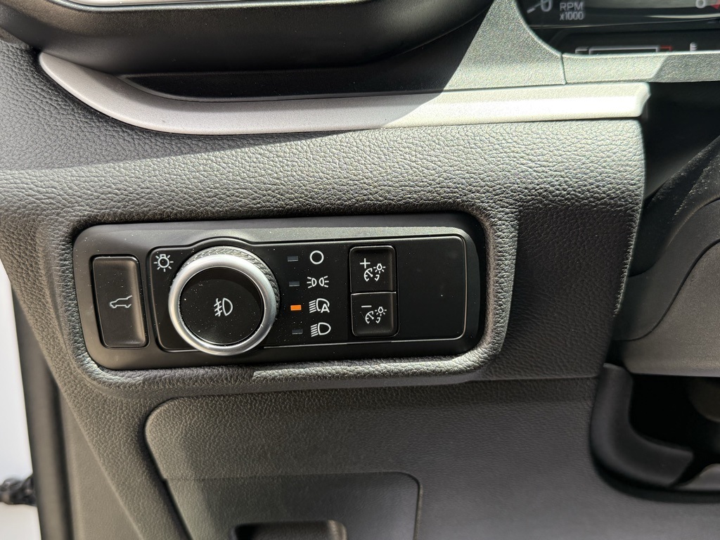 2023 Ford Explorer XLT photo 14
