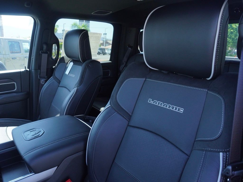 New 2026 Granite Crystal Metallic Clear-Coat Exterior Paint RAM Laramie Night Edition image 21