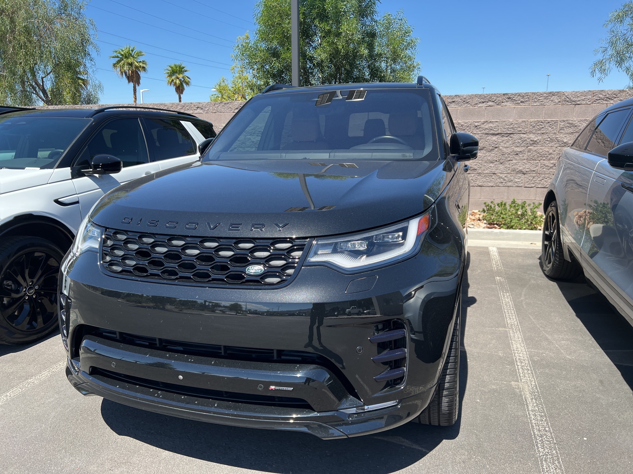 2023 Land Rover Discovery HSE R-Dynamic photo 2