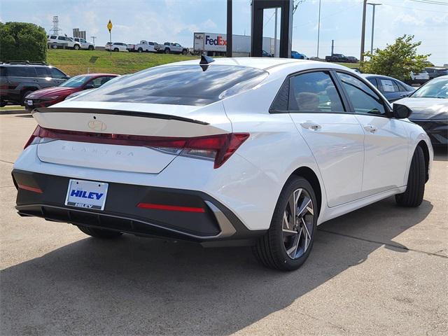 2025 Hyundai Elantra SEL Sport photo 4