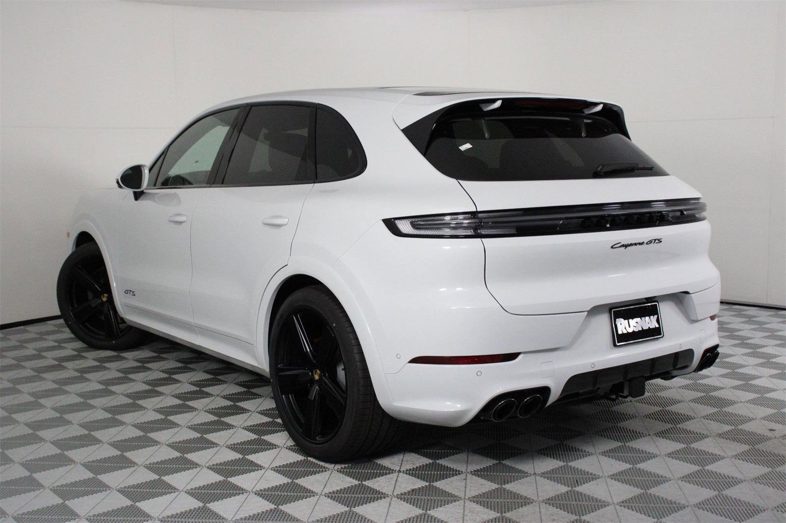 2025 Porsche Cayenne GTS photo 3