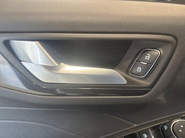 2024 Ford Escape ST-Line photo 5